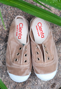 BEIGE (light distressed) > Cienta Sneakers Baby/Toddler size only